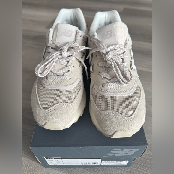 New Balance 574 Sneakers Ivory/Cream Women’s US 6.5/Men’s US 5 (U574LGDW) - Picture 2 of 8
